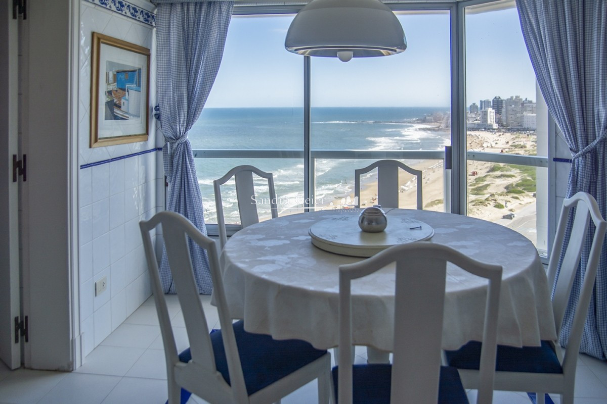Apartamento ID.1948 - Brava Primera linea venta parada 5 frente al mar 3 garages