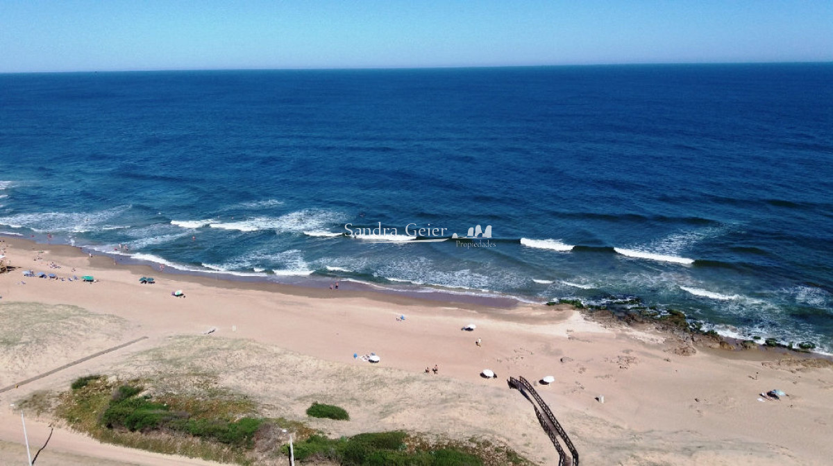 Apartamento ID.1948 - Brava Primera linea venta parada 5 frente al mar 3 garages