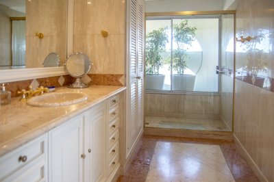 Apartamento ID.1948 - Brava Primera linea venta parada 5 frente al mar 3 garages