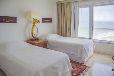 Apartamento ID.1948 - Brava Primera linea venta parada 5 frente al mar 3 garages