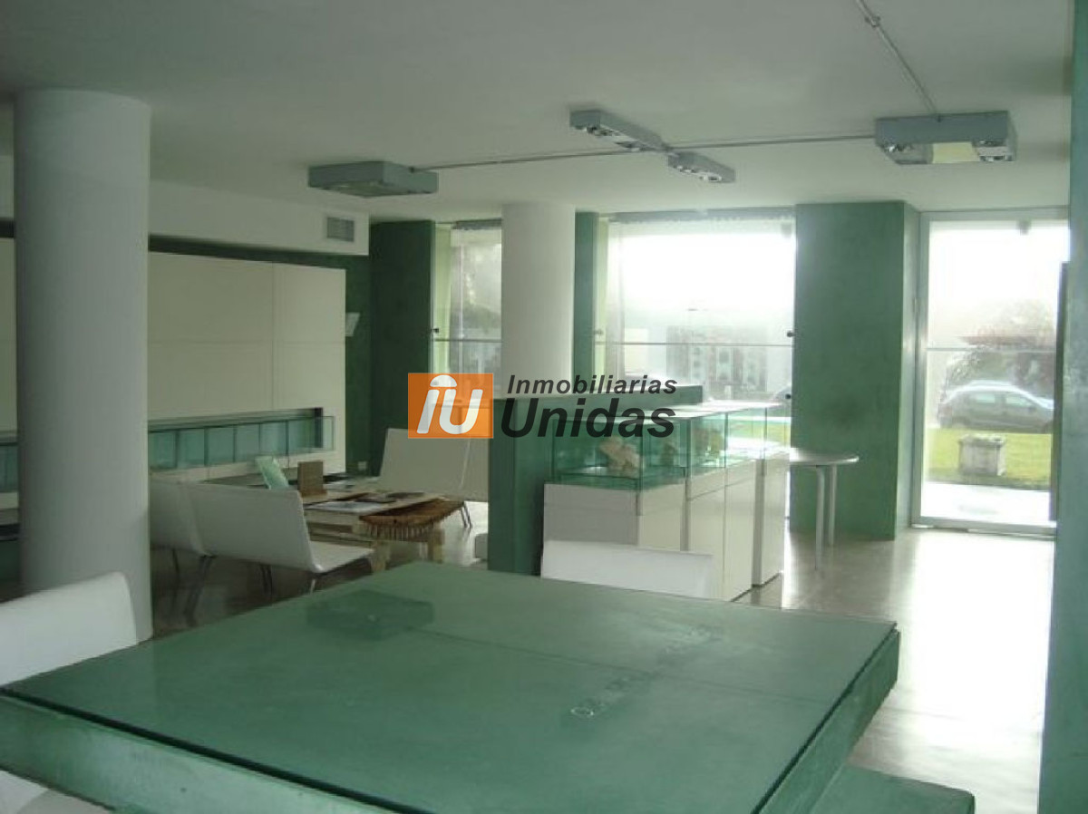Local Comercial ID.234603 - Local en Punta del Este, Península
