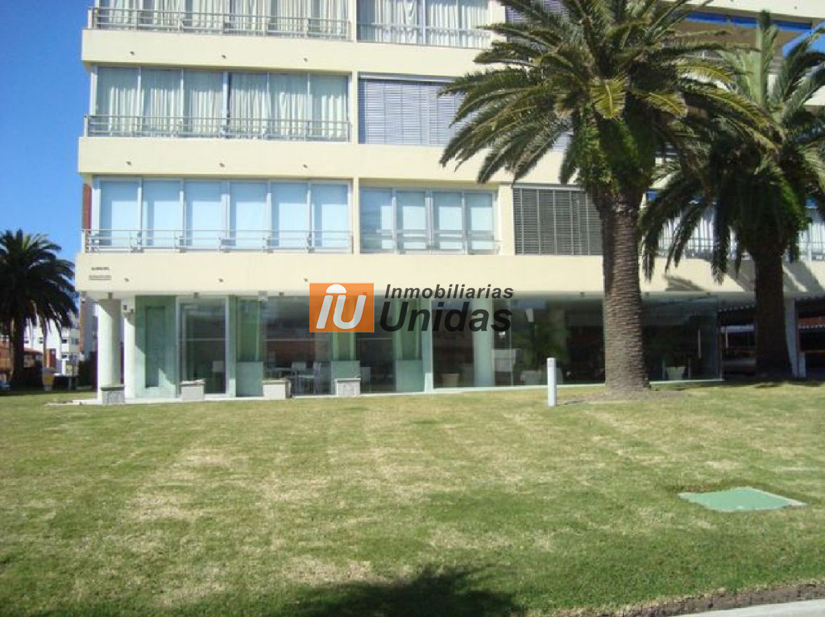 Local Comercial ID.234603 - Local en Punta del Este, Península