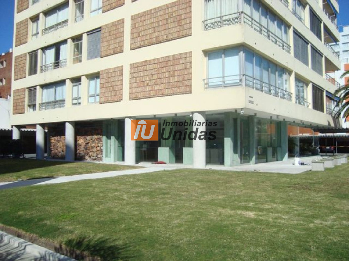 Local Comercial ID.234603 - Local en Punta del Este, Península