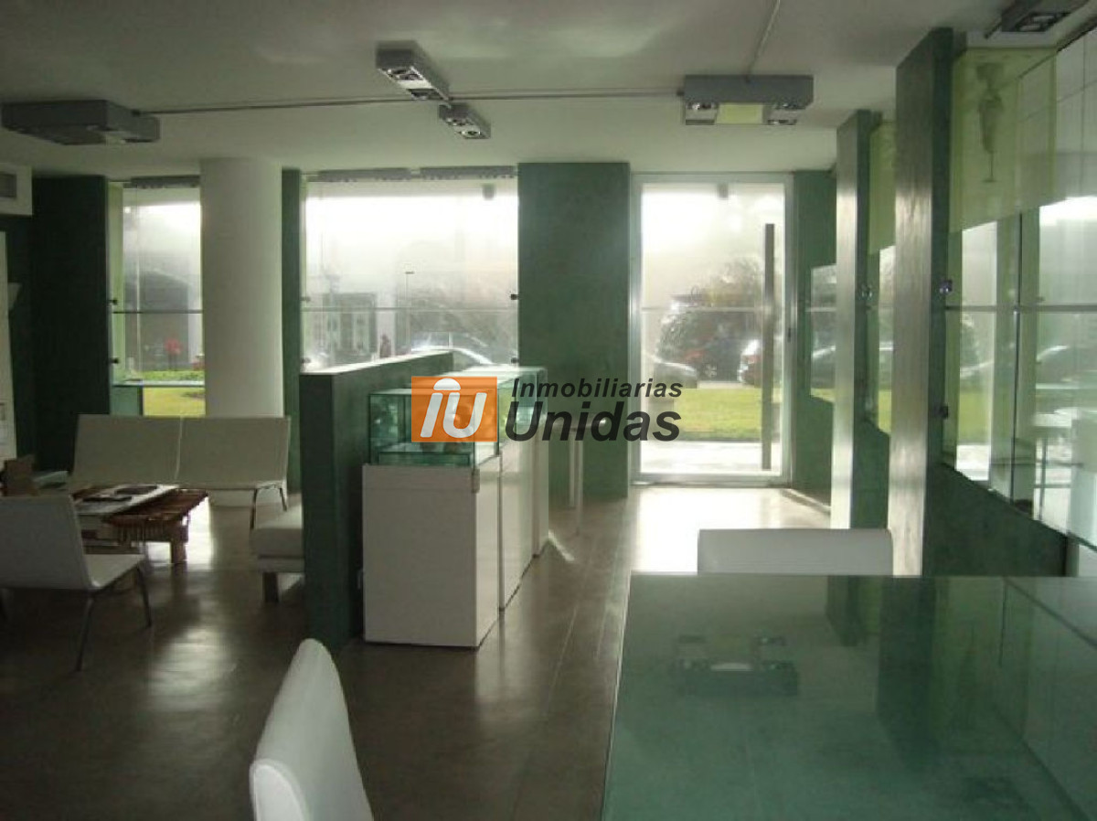 Local Comercial ID.234603 - Local en Punta del Este, Península