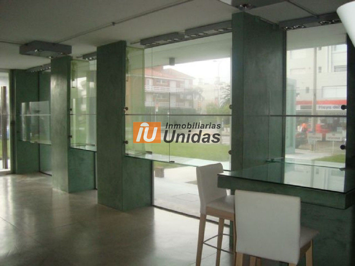 Local Comercial ID.234603 - Local en Punta del Este, Península
