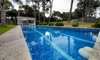 Preciosa casa en venta en Club del lago, Punta del Este.