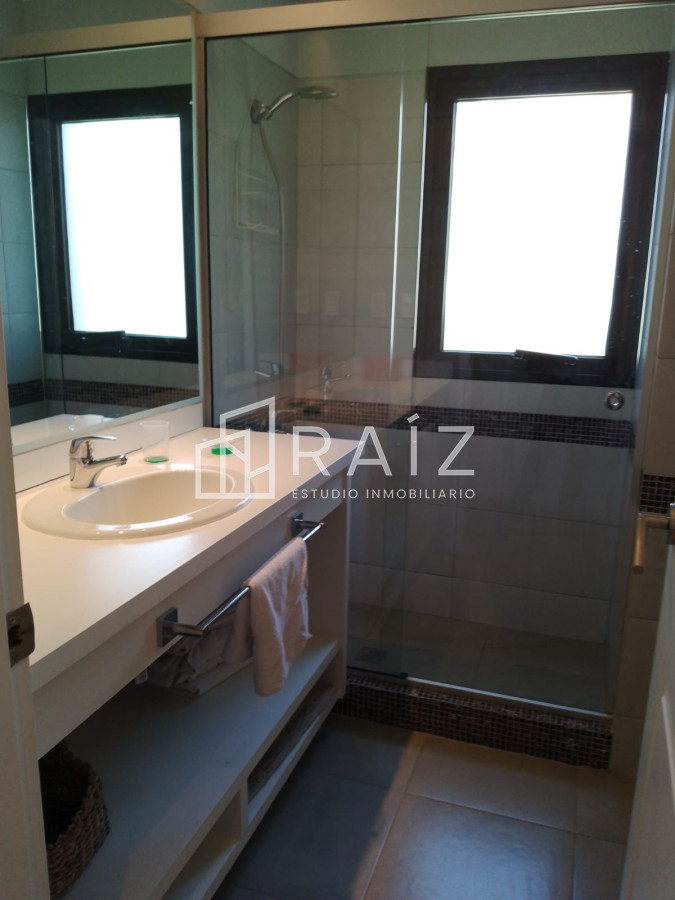 Casa ID.10367 - Casa en alquiler anual barrio privado 