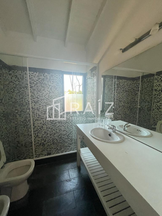 Casa ID.10368 - Espectacular casa en barrio parque pinares