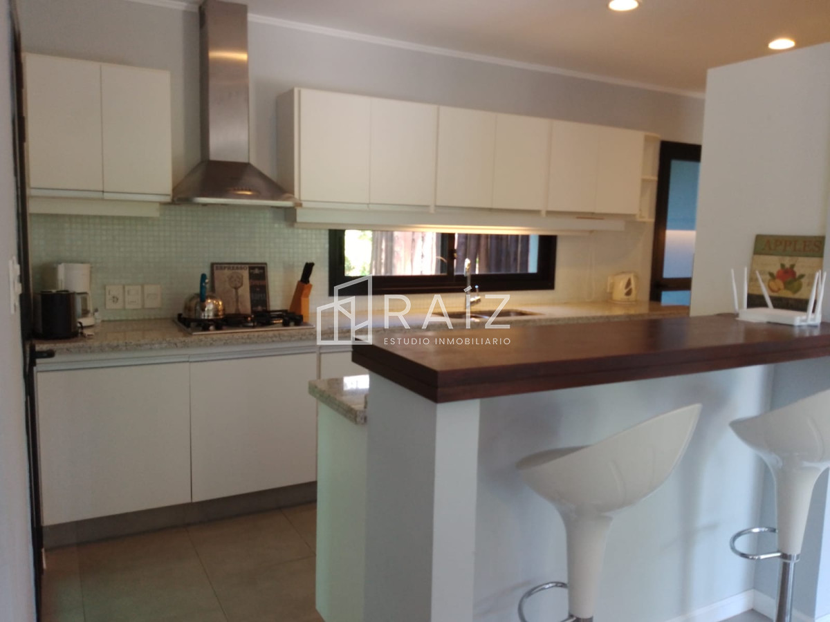 Casa ID.10367 - Casa en alquiler anual barrio privado 