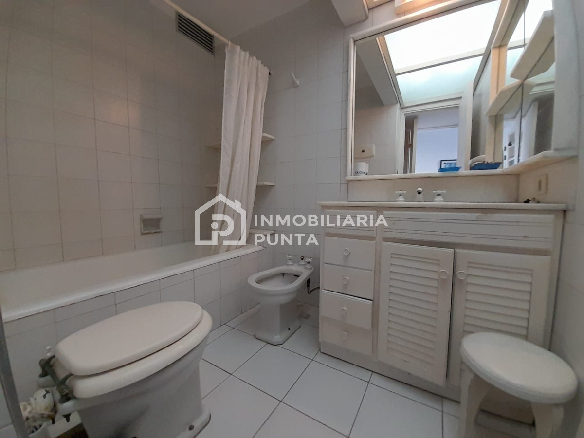 https://ri.com.uy/f/262/0/1200/0/0/0/5bc7e2c7813ca38f770fbd02375a33a0.jpg