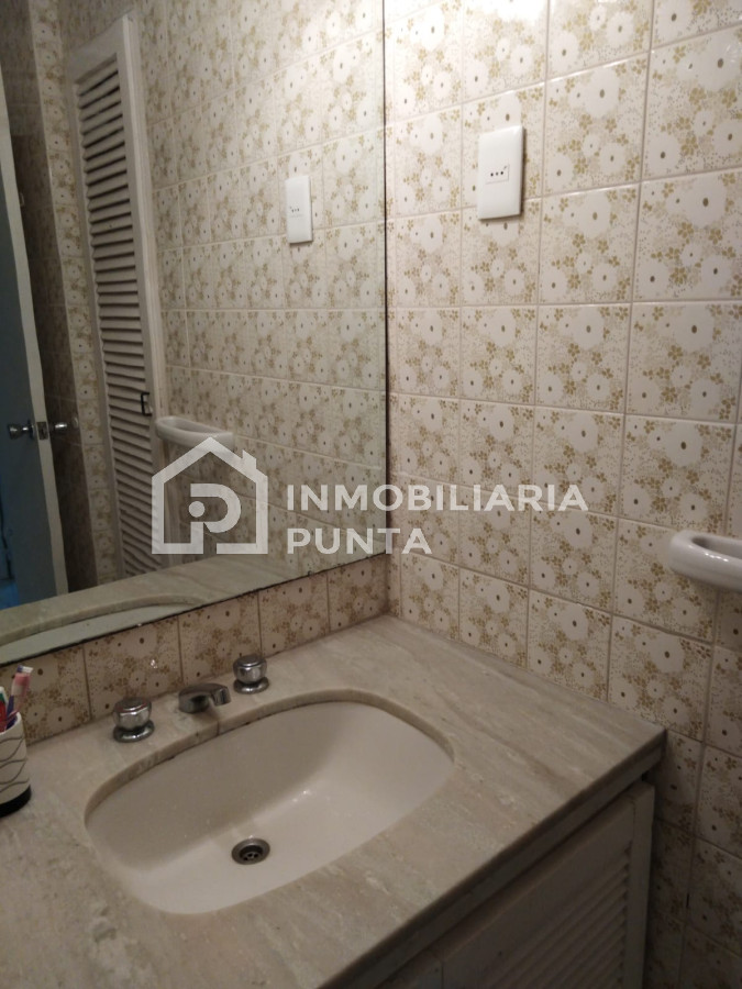 https://ri.com.uy/f/262/0/1200/0/0/0/90b2176f820f685626c0579d0a82e29d.jpg