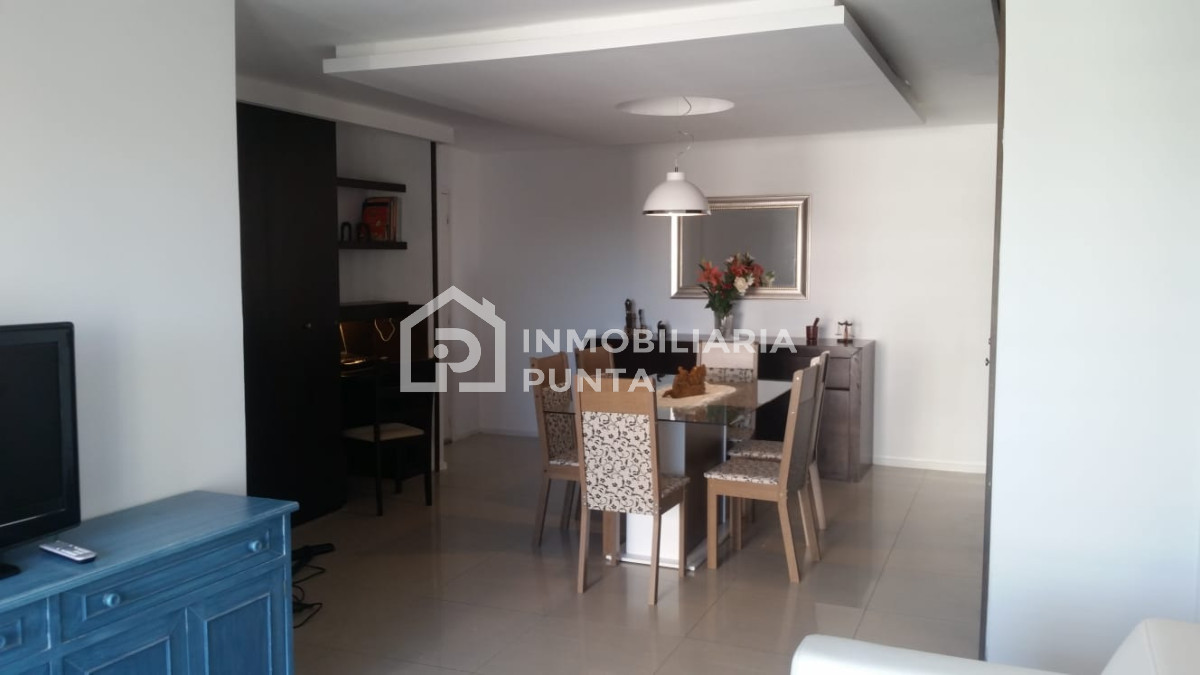 https://ri.com.uy/f/262/0/1200/0/0/0/ec15de07875c8ae110e3db29da58753b.jpg