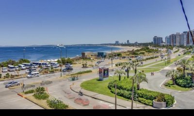 Excelente apartamento frente al mar