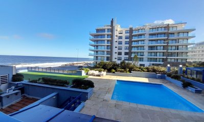 Venta Apartamento de 3 dormitorios en Playa Brava, Primera linea del mar con amenities