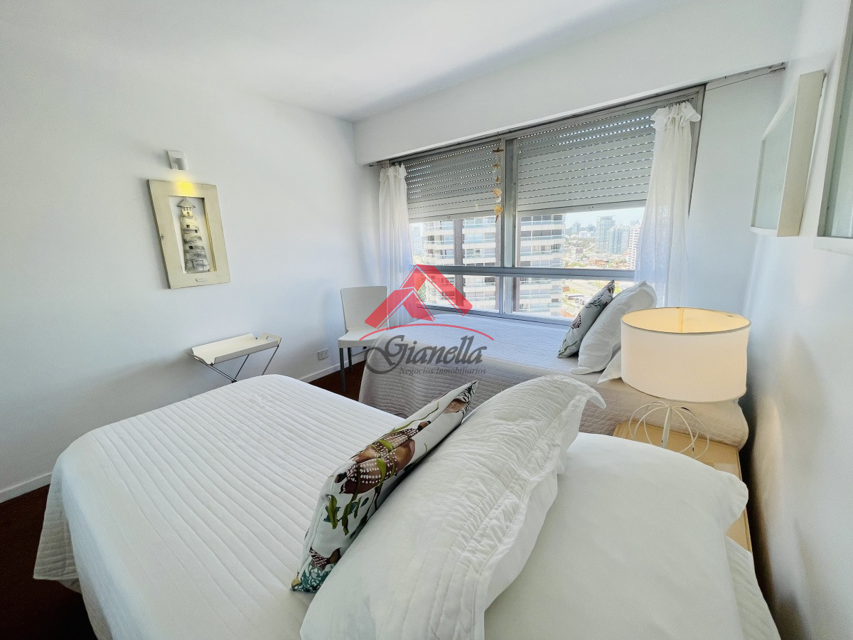 Apartamento ID.1987 - Alquiler temporario de maravilloso departamento piso alto de tres dormitorios, Peninsula, Punta del Este