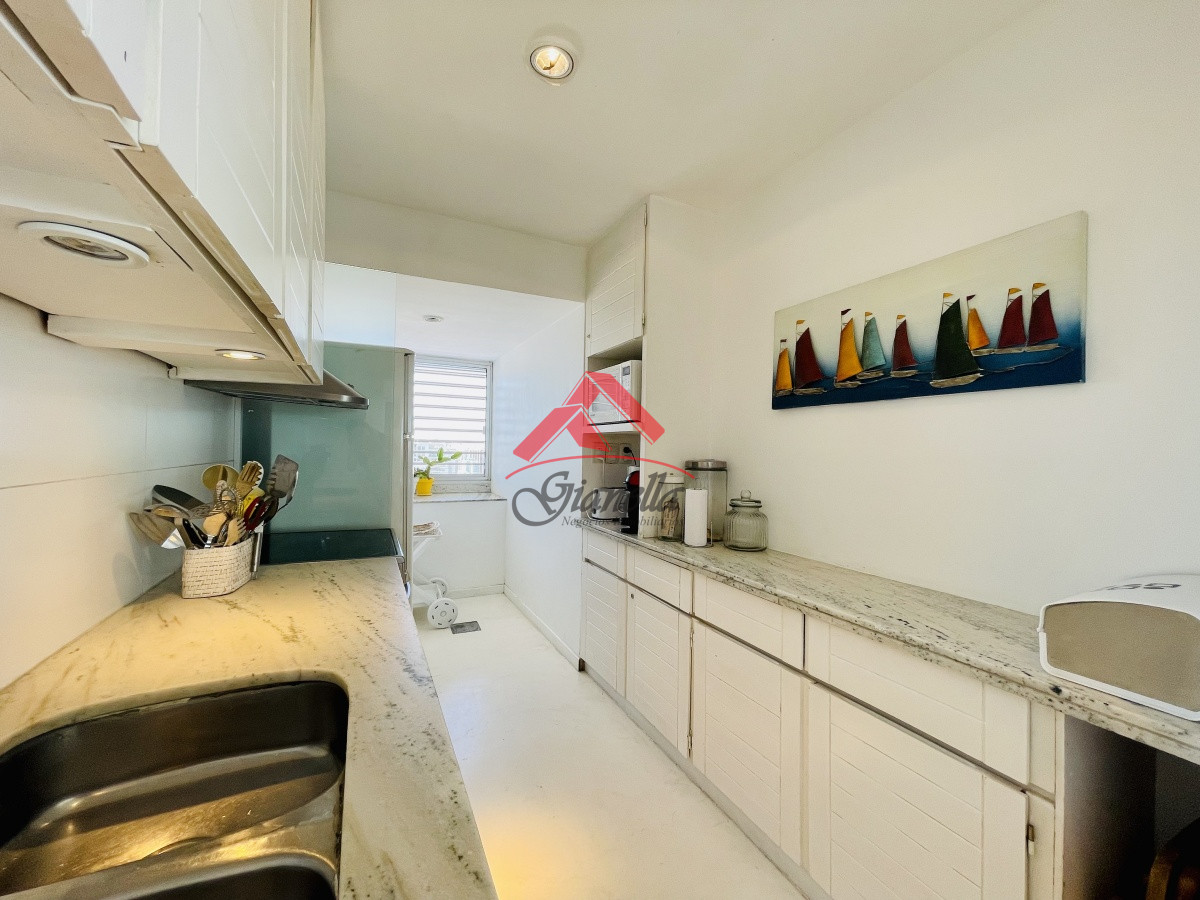 Apartamento ID.1987 - Alquiler temporario de maravilloso departamento piso alto de tres dormitorios, Peninsula, Punta del Este