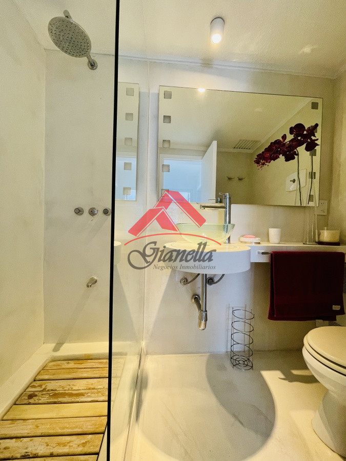 Apartamento ID.1987 - Alquiler temporario de maravilloso departamento piso alto de tres dormitorios, Peninsula, Punta del Este