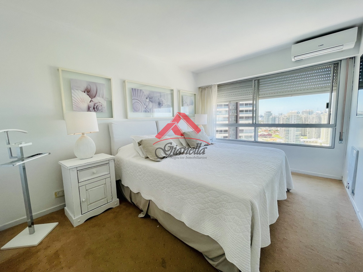 Apartamento ID.1987 - Alquiler temporario de maravilloso departamento piso alto de tres dormitorios, Peninsula, Punta del Este