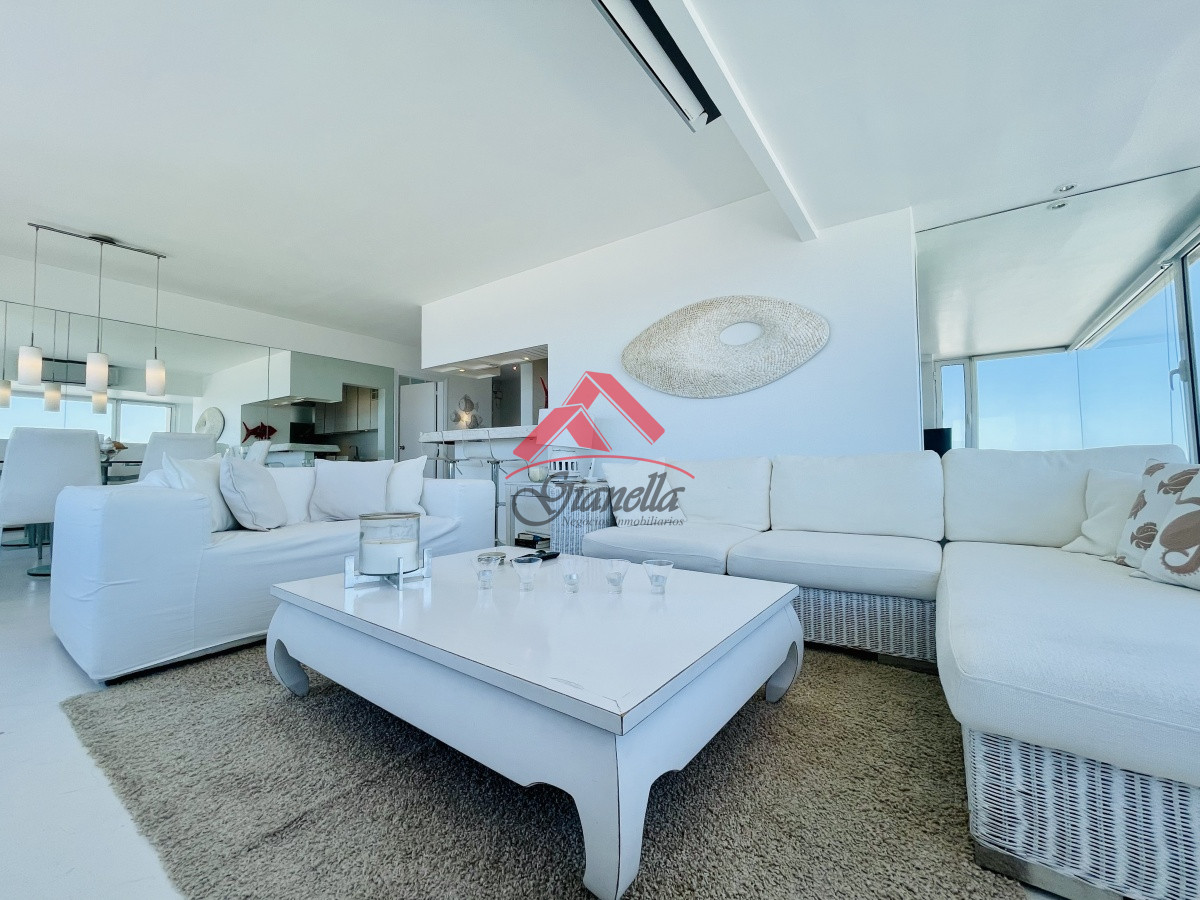 Apartamento ID.1987 - Alquiler temporario de maravilloso departamento piso alto de tres dormitorios, Peninsula, Punta del Este