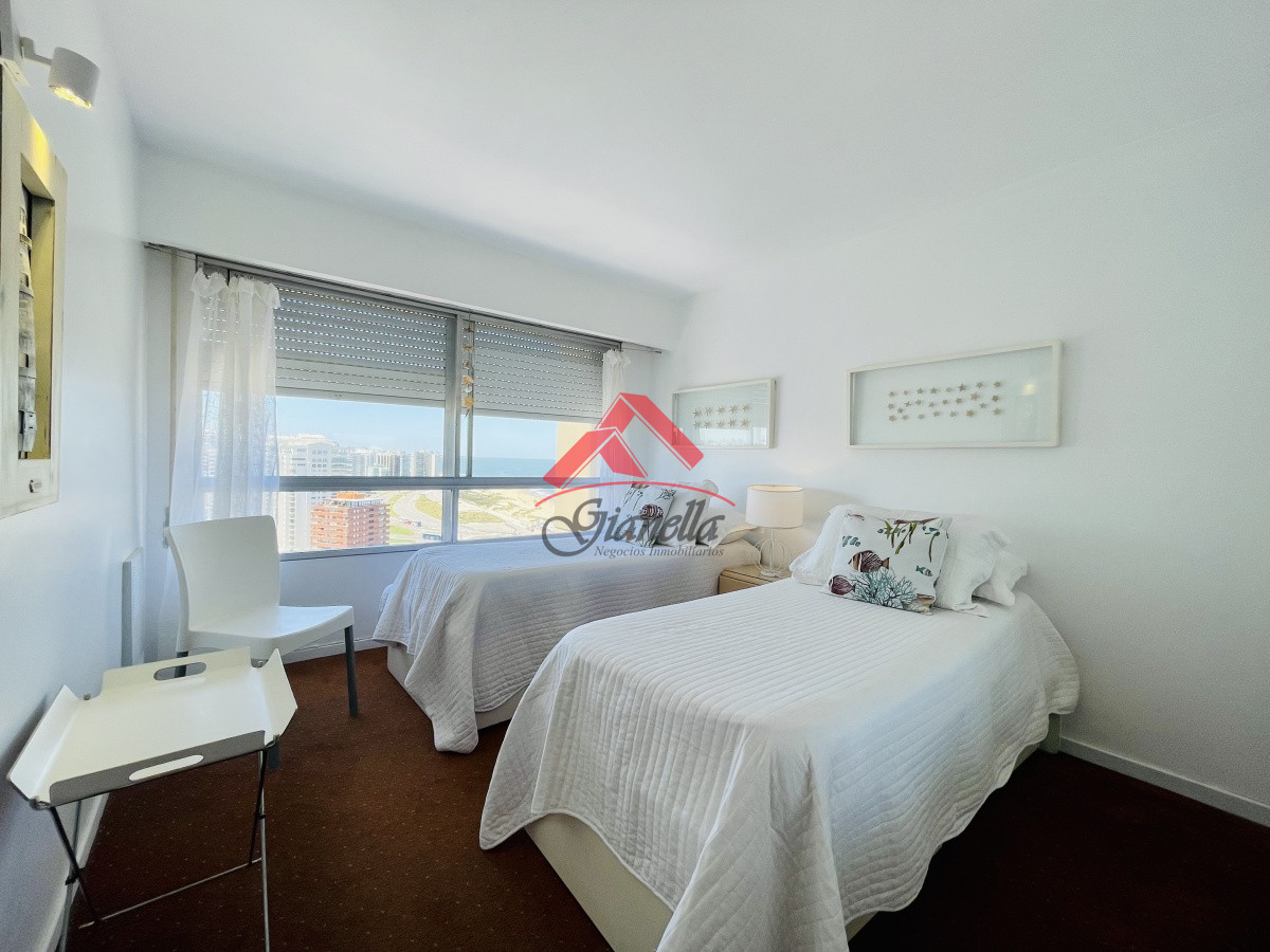 Apartamento ID.1987 - Alquiler temporario de maravilloso departamento piso alto de tres dormitorios, Peninsula, Punta del Este