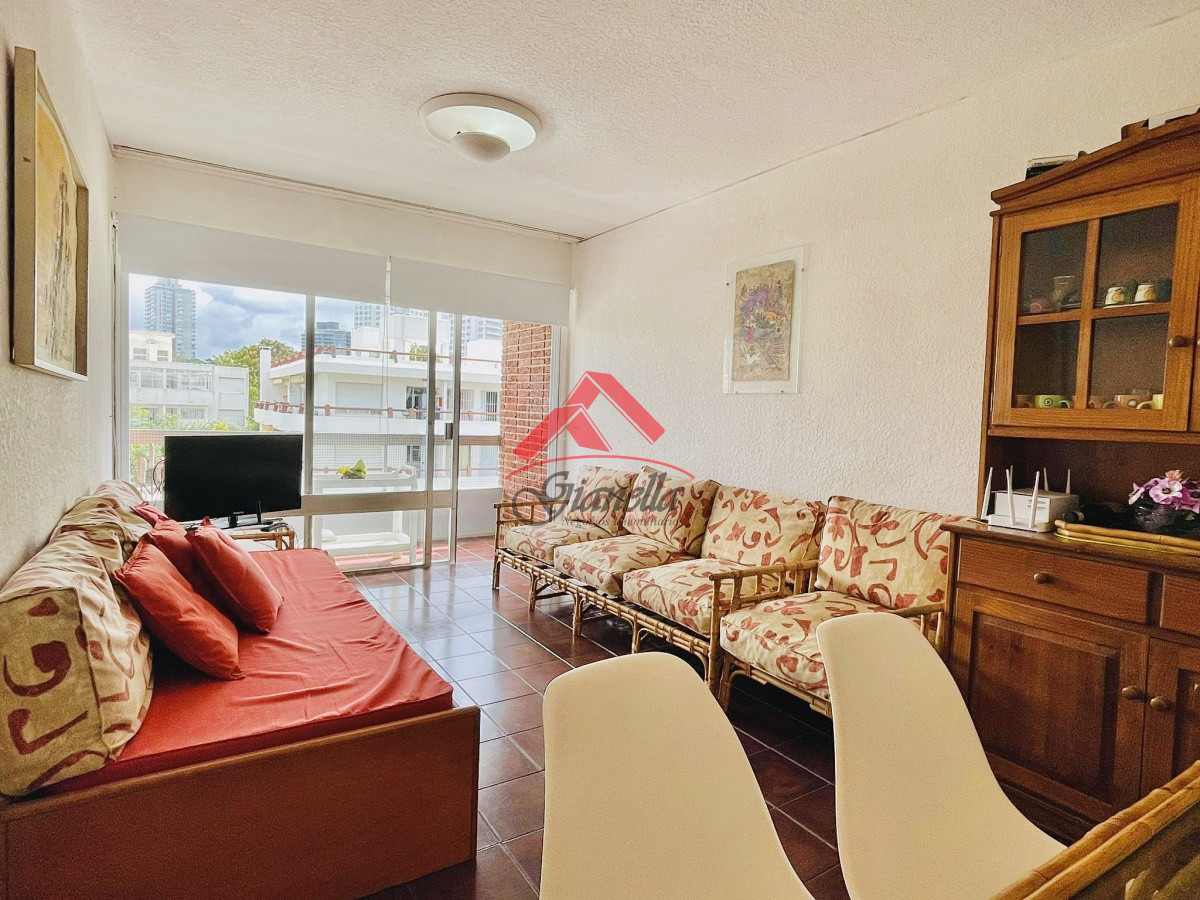 Apartamento ID.2236 - Apartamento de 2 Dormitorios en Aidy Grill a Pocos Metros de Playa Brava - Venta