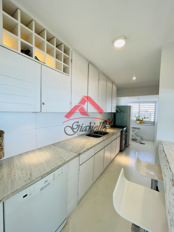 Apartamento ID.1987 - Alquiler temporario de maravilloso departamento piso alto de tres dormitorios, Peninsula, Punta del Este