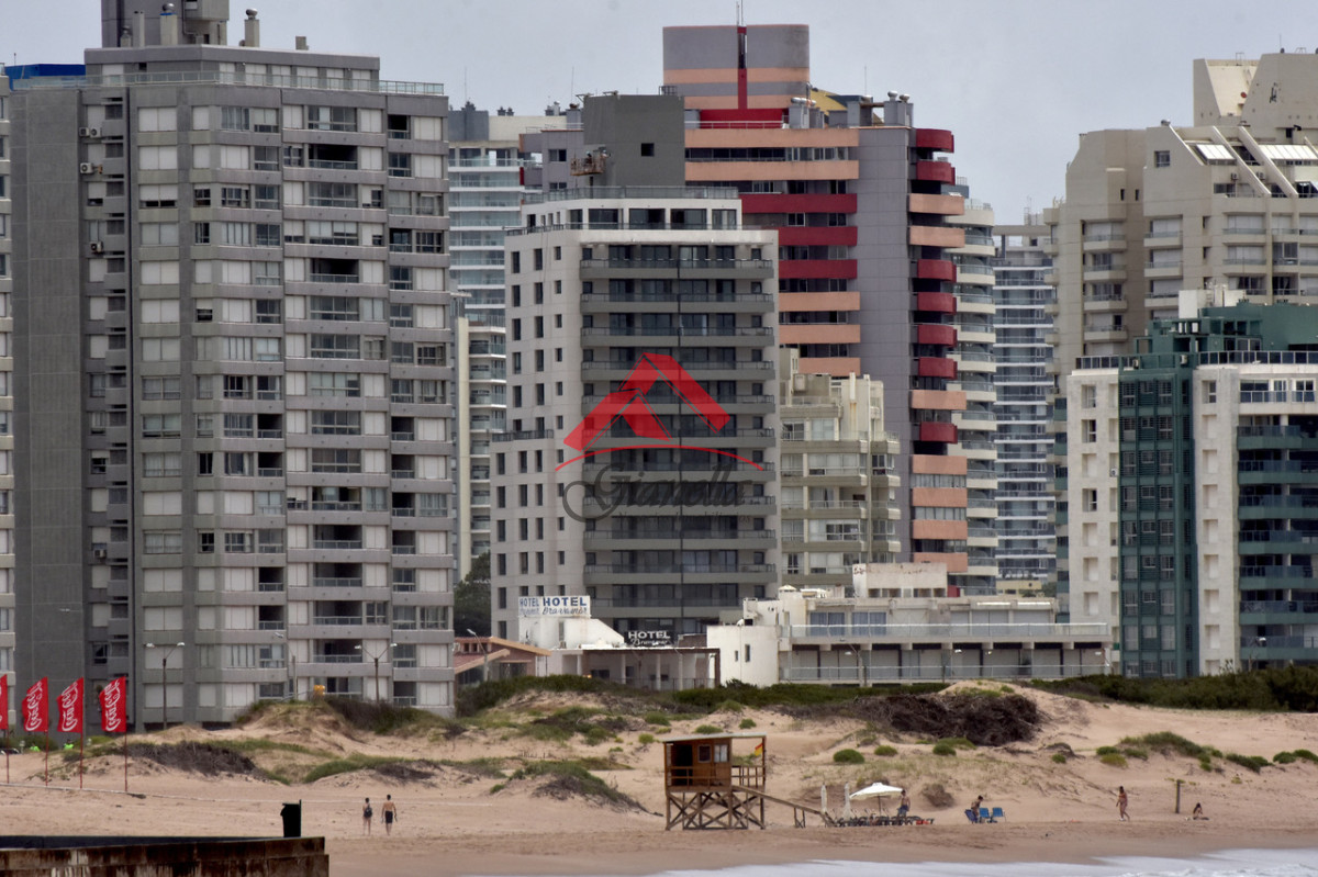 Apartamento ID.1957 - Alquiler de Moderno Apartamento de 1 Dormitorio a metros de Playa Brava, Punta del Este