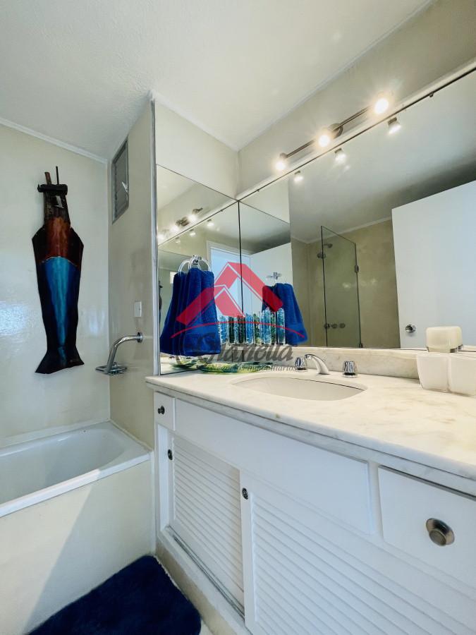 Apartamento ID.1987 - Alquiler temporario de maravilloso departamento piso alto de tres dormitorios, Peninsula, Punta del Este