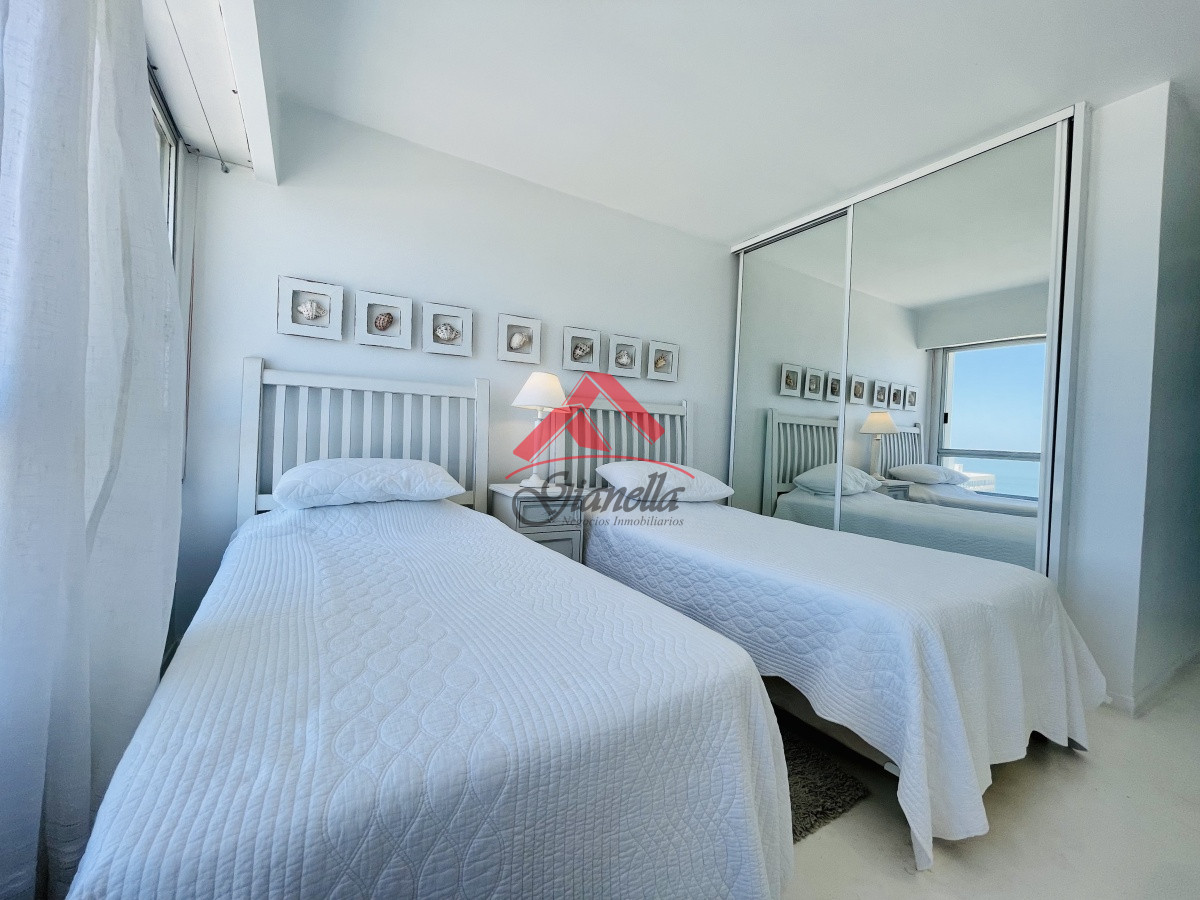 Apartamento ID.1987 - Alquiler temporario de maravilloso departamento piso alto de tres dormitorios, Peninsula, Punta del Este