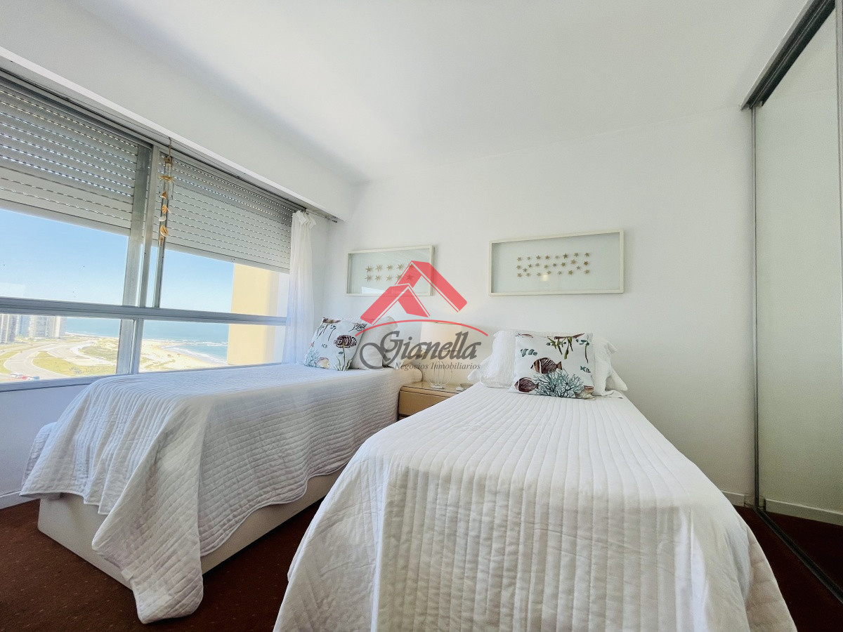 Apartamento ID.1987 - Alquiler temporario de maravilloso departamento piso alto de tres dormitorios, Peninsula, Punta del Este