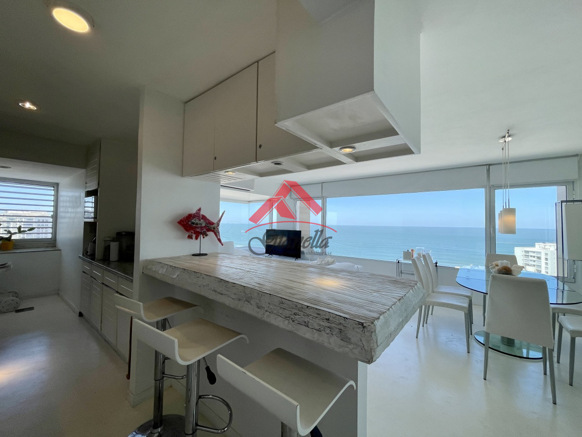 Apartamento ID.1987 - Alquiler temporario de maravilloso departamento piso alto de tres dormitorios, Peninsula, Punta del Este