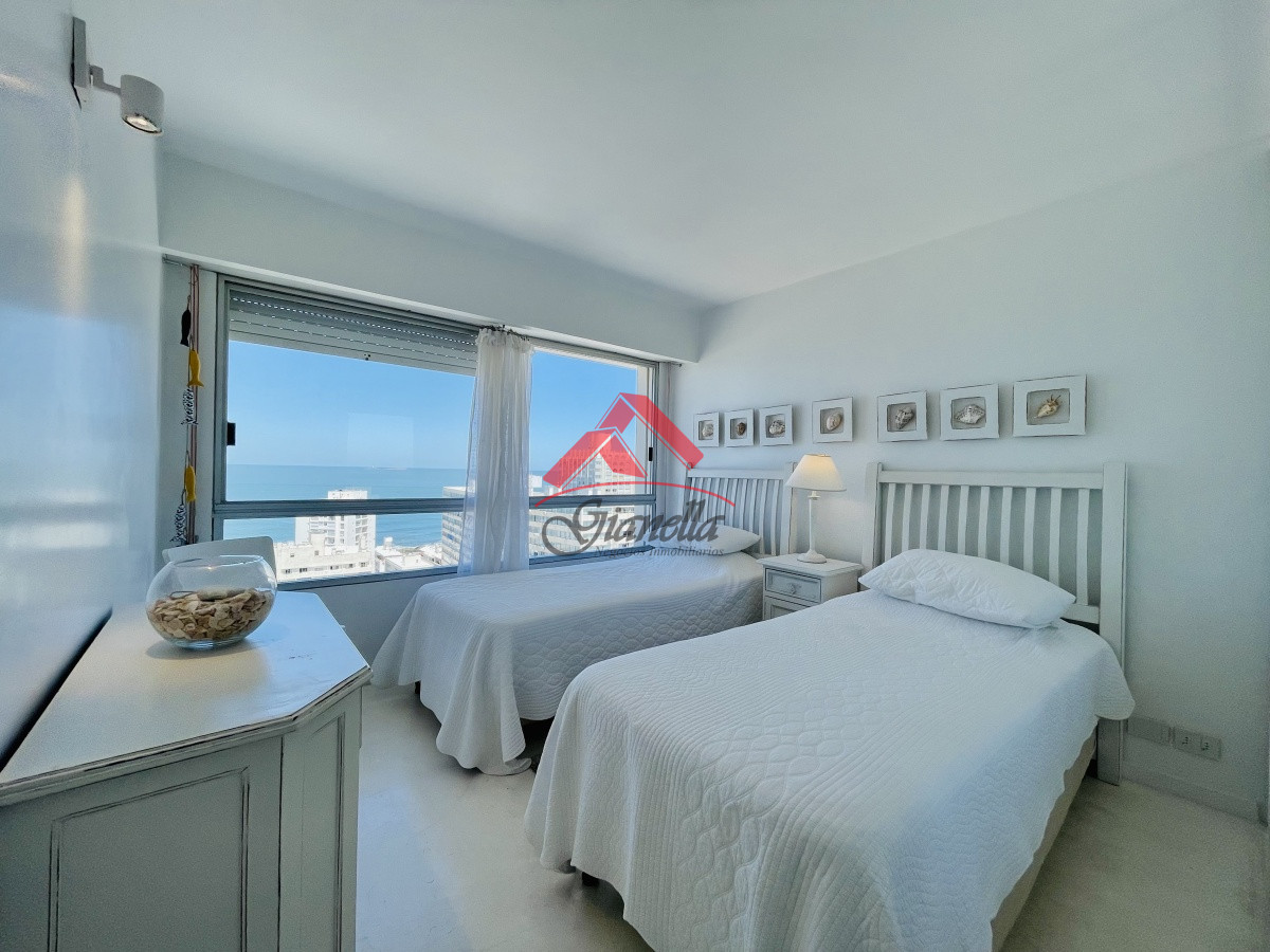 Apartamento ID.1987 - Alquiler temporario de maravilloso departamento piso alto de tres dormitorios, Peninsula, Punta del Este