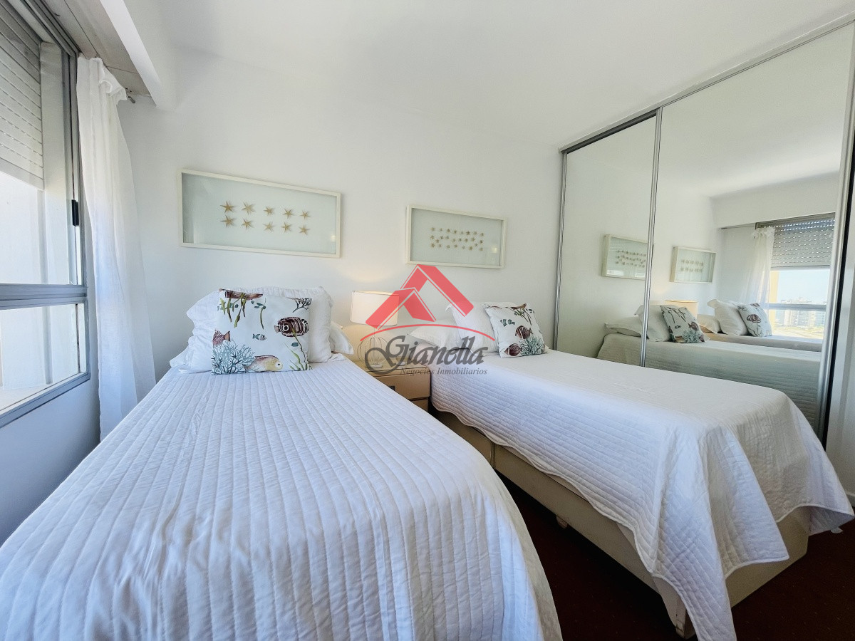 Apartamento ID.1987 - Alquiler temporario de maravilloso departamento piso alto de tres dormitorios, Peninsula, Punta del Este