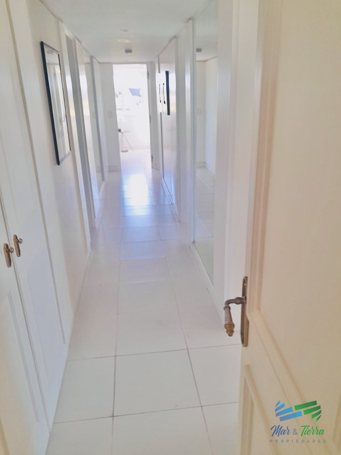 Apartamento ID.5322 - Maravilloso departamento penthouse de 4 suites con barbacoa propia sobre Playa Brava, Punta del Este