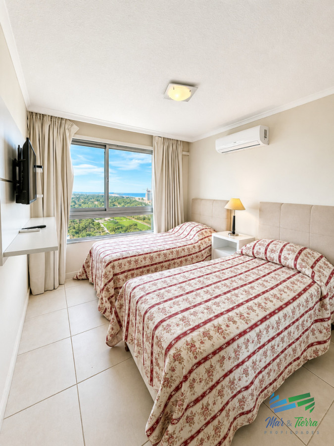 Apartamento ID.5819 - En venta apartamento 3 dormitorios con  muy buenos servicios, Roosevelt, Punta del Este.
