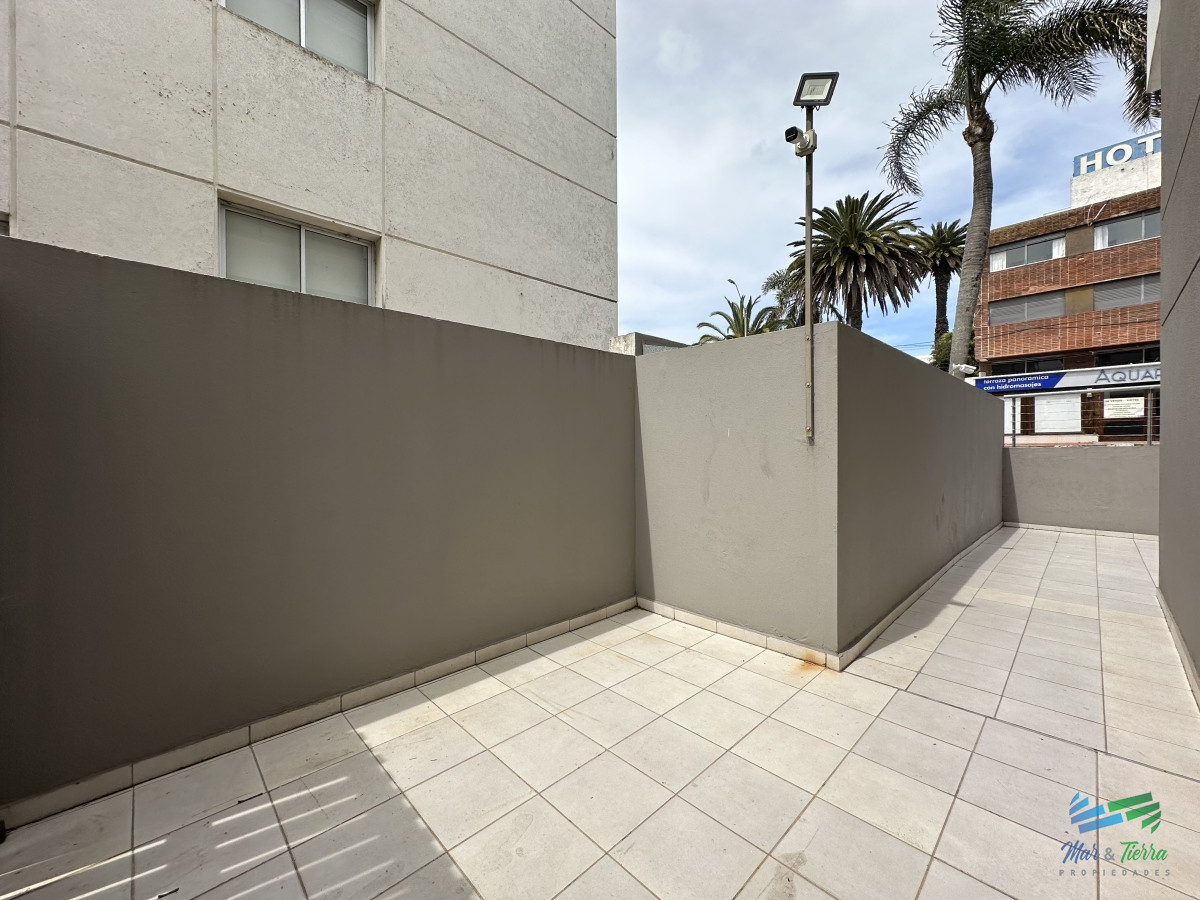 Apartamento ID.5042 - Venta y alquiler temporario de apartamento de 2 dormitorios con 2 baños a pasos del Puerto de Punta del Este