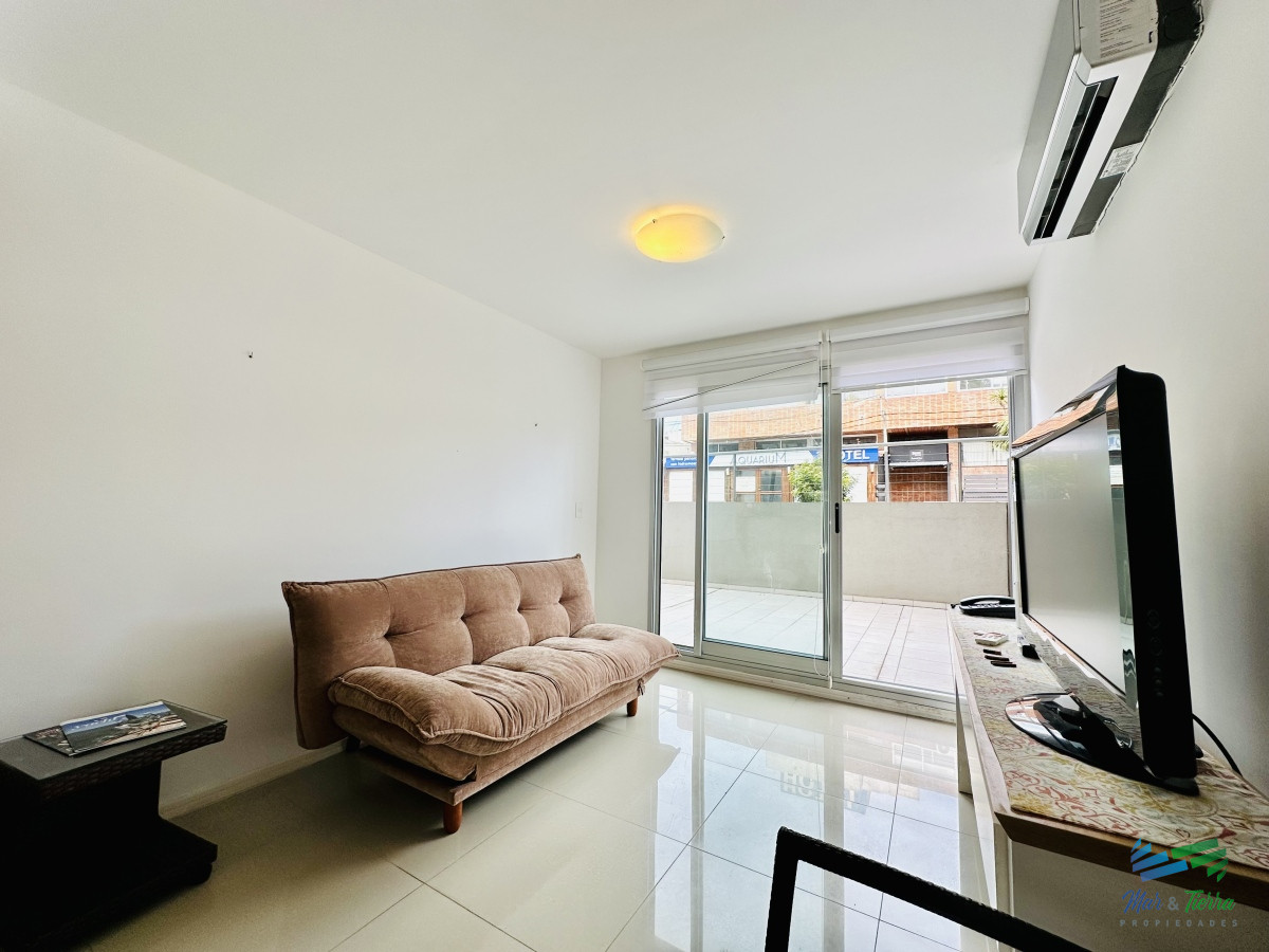 Apartamento ID.5042 - Venta y alquiler temporario de apartamento de 2 dormitorios con 2 baños a pasos del Puerto de Punta del Este