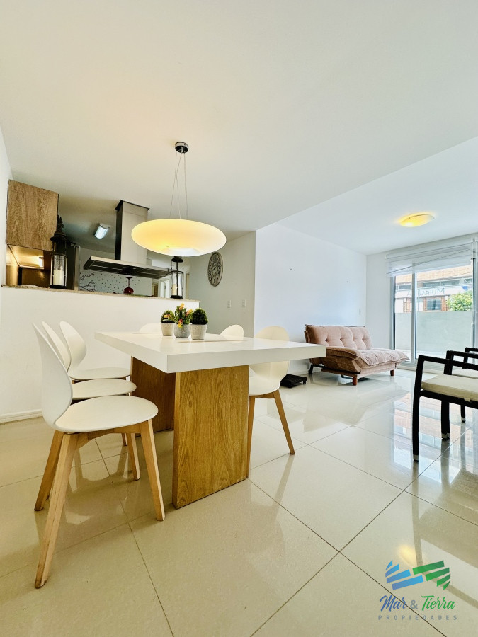 Apartamento ID.5042 - Venta y alquiler temporario de apartamento de 2 dormitorios con 2 baños a pasos del Puerto de Punta del Este