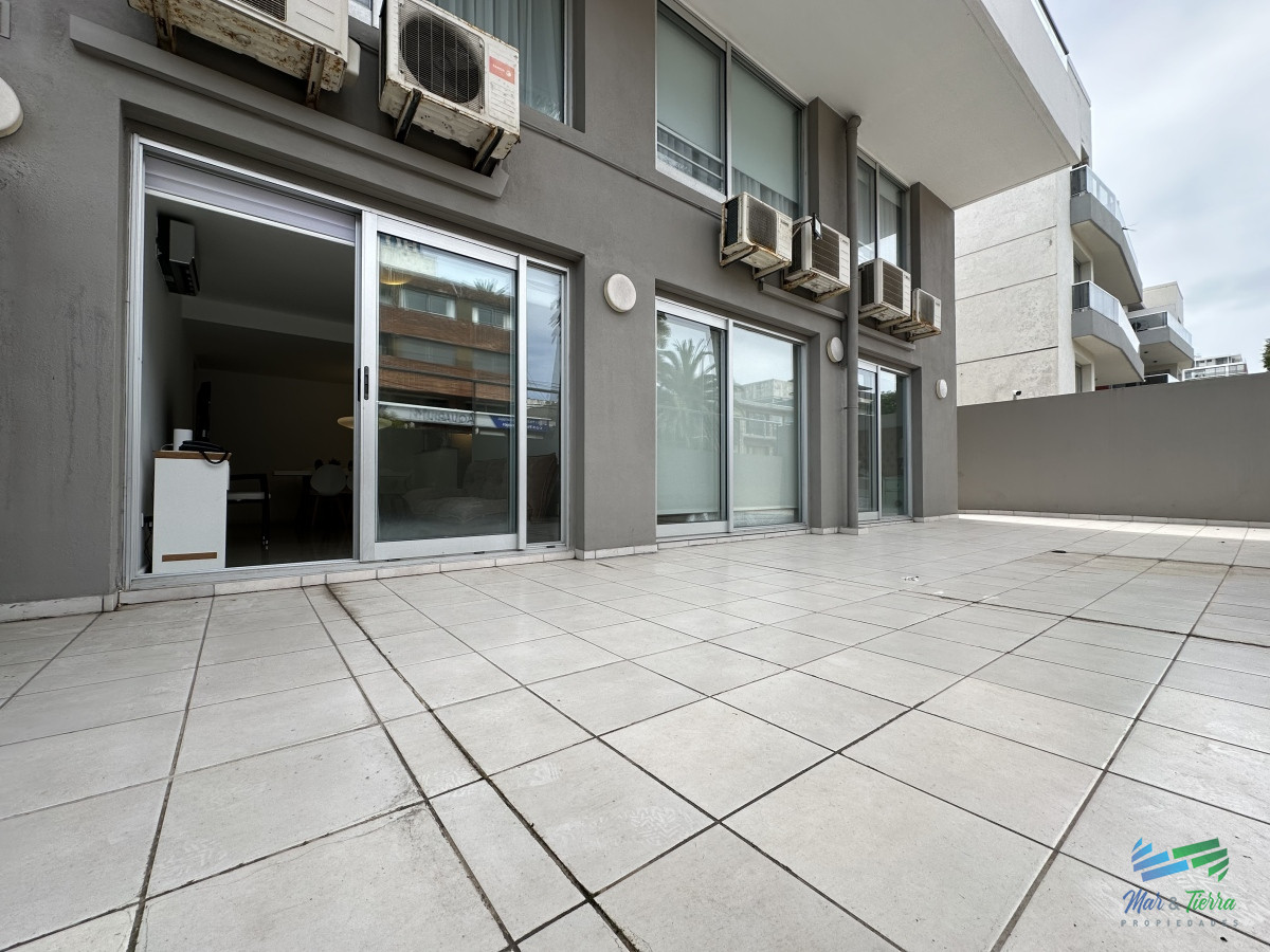 Apartamento ID.5042 - Venta y alquiler temporario de apartamento de 2 dormitorios con 2 baños a pasos del Puerto de Punta del Este