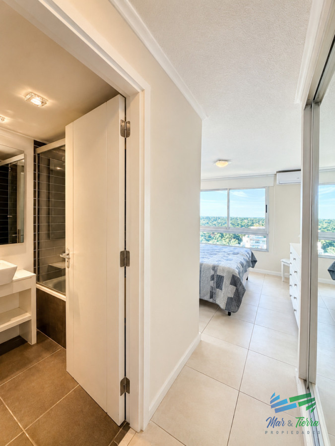 Apartamento ID.5819 - En venta apartamento 3 dormitorios con  muy buenos servicios, Roosevelt, Punta del Este.