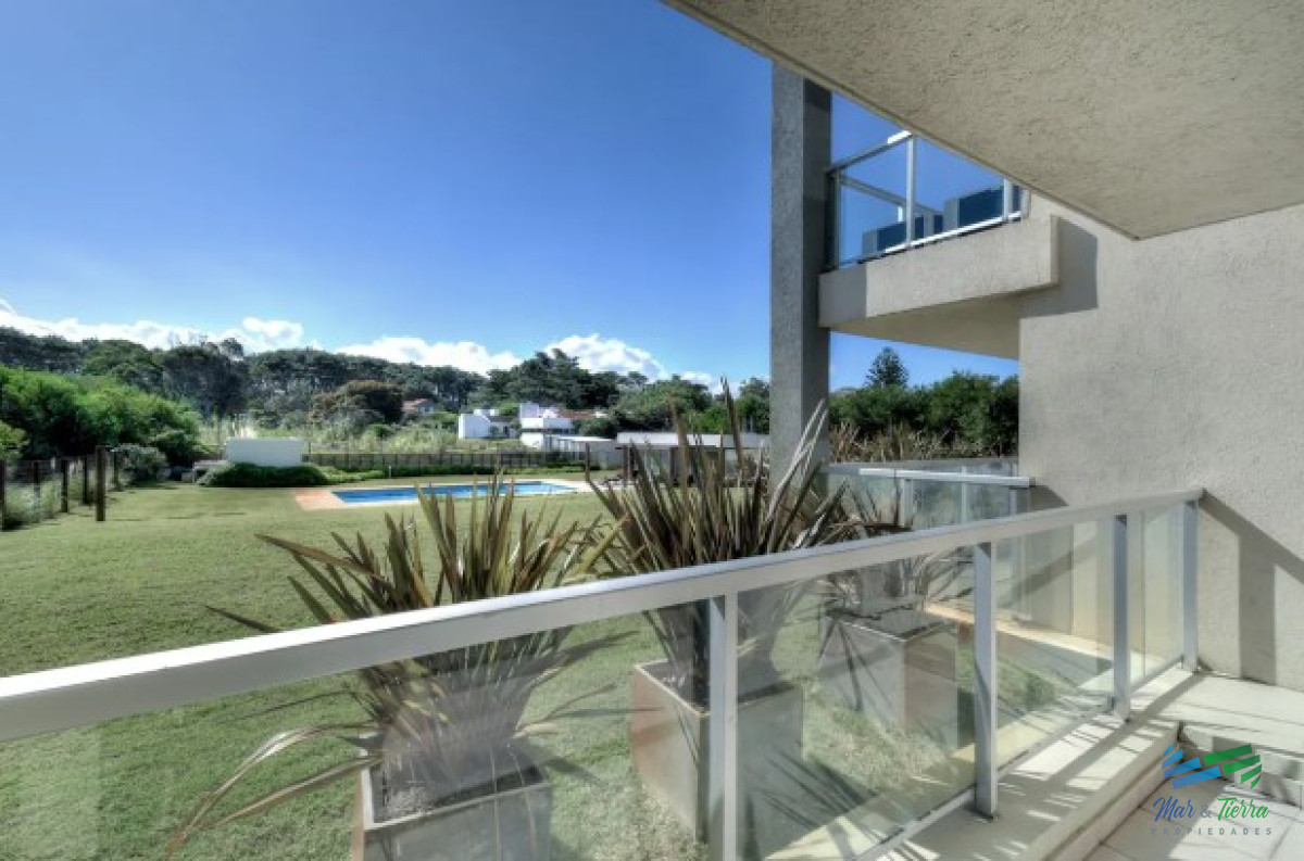 Apartamento ID.5595 - En venta Apartamento de 3 Dormitorios en Primera Linea Playa Brava, Rincon del Indio, Punta del Este