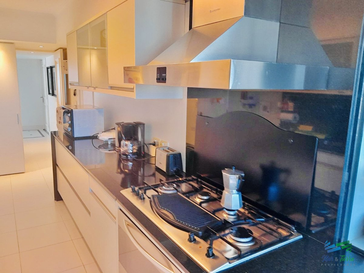 Apartamento ID.5322 - Maravilloso departamento penthouse de 4 suites con barbacoa propia sobre Playa Brava, Punta del Este