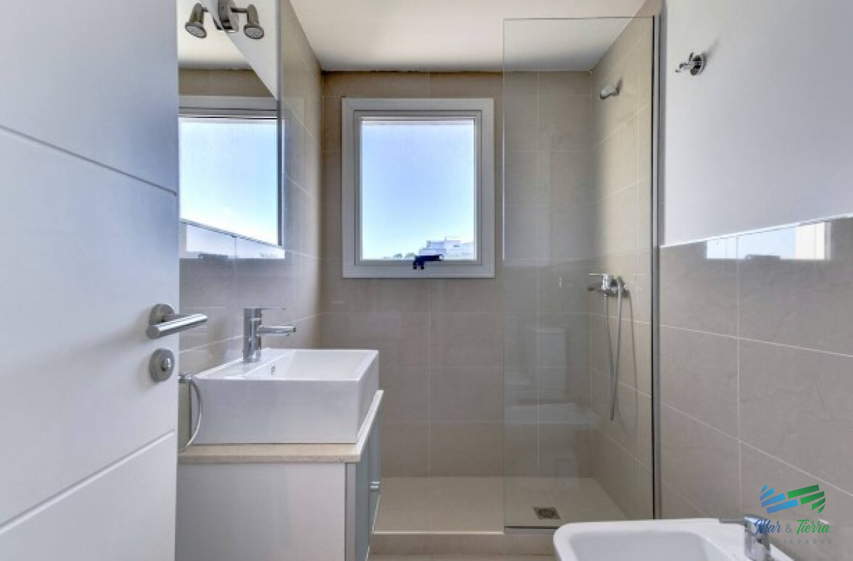 Apartamento ID.5595 - En venta Apartamento de 3 Dormitorios en Primera Linea Playa Brava, Rincon del Indio, Punta del Este