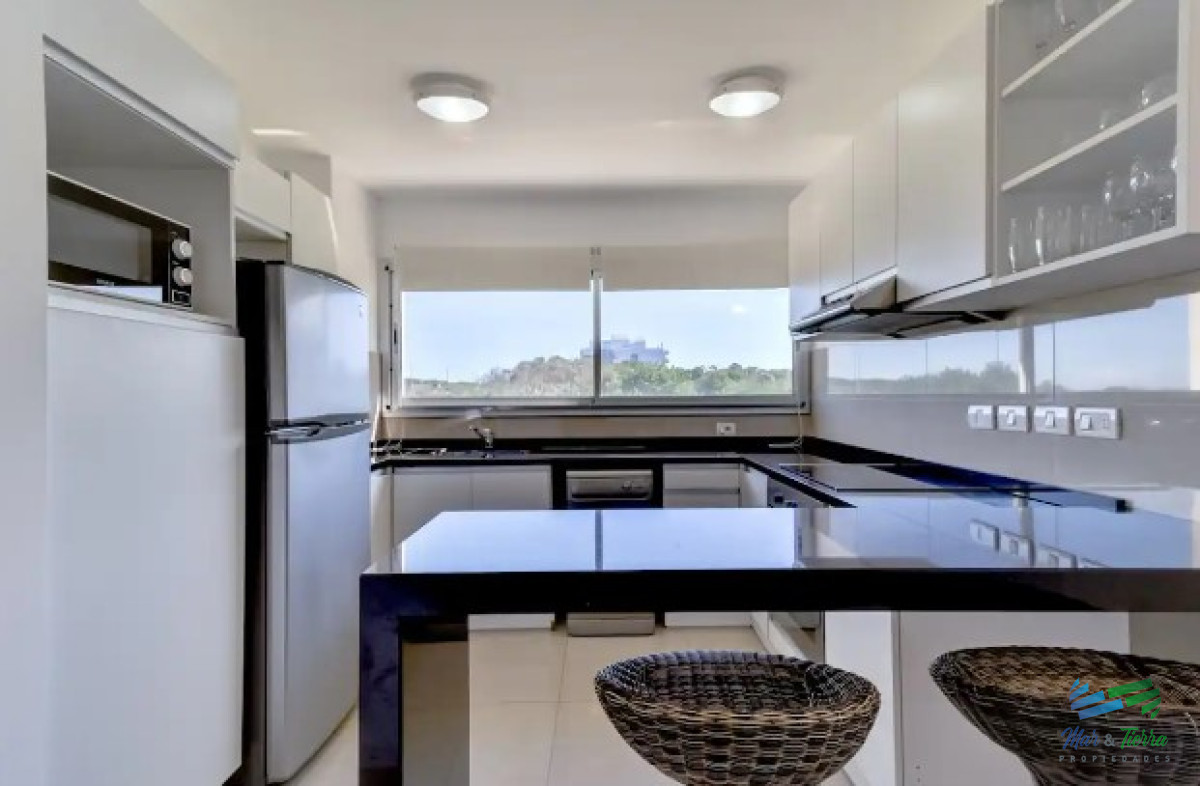 Apartamento ID.5595 - En venta Apartamento de 3 Dormitorios en Primera Linea Playa Brava, Rincon del Indio, Punta del Este