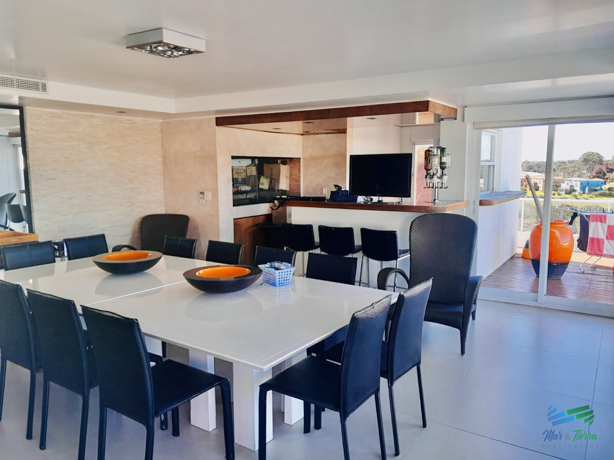 Apartamento ID.5322 - Maravilloso departamento penthouse de 4 suites con barbacoa propia sobre Playa Brava, Punta del Este