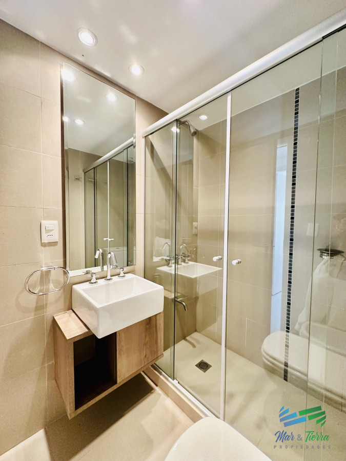 Apartamento ID.5042 - Venta y alquiler temporario de apartamento de 2 dormitorios con 2 baños a pasos del Puerto de Punta del Este