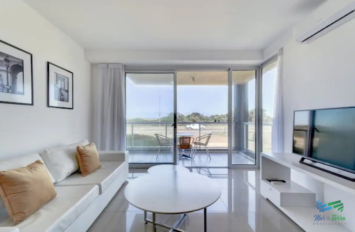 Apartamento ID.5595 - En venta Apartamento de 3 Dormitorios en Primera Linea Playa Brava, Rincon del Indio, Punta del Este