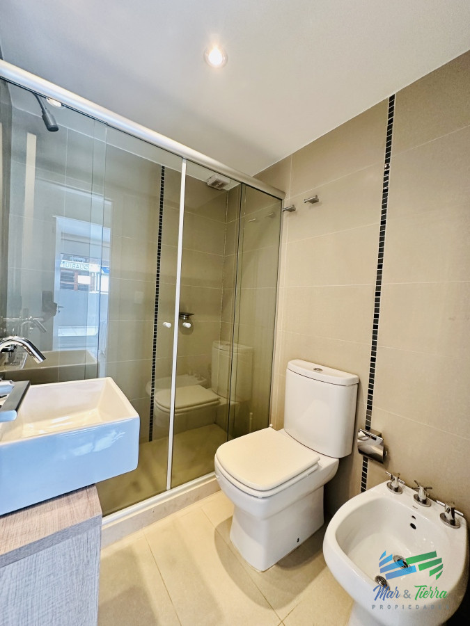 Apartamento ID.5042 - Venta y alquiler temporario de apartamento de 2 dormitorios con 2 baños a pasos del Puerto de Punta del Este