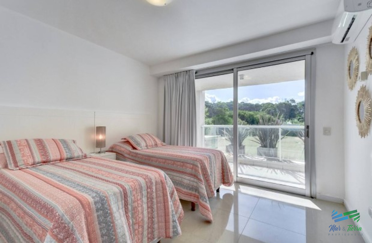 Apartamento ID.5595 - En venta Apartamento de 3 Dormitorios en Primera Linea Playa Brava, Rincon del Indio, Punta del Este