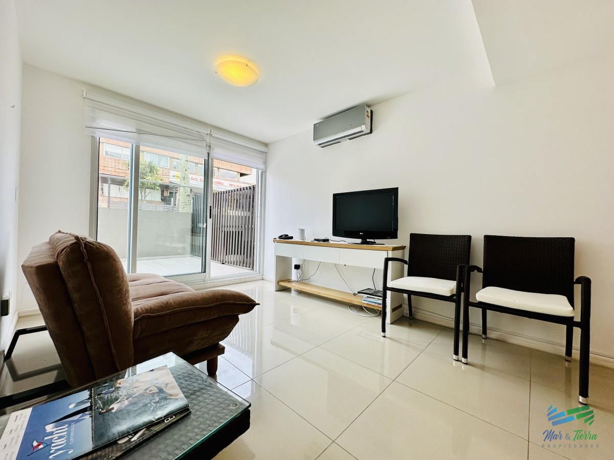 Apartamento ID.5042 - Venta y alquiler temporario de apartamento de 2 dormitorios con 2 baños a pasos del Puerto de Punta del Este